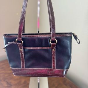 VINTAGE Carryland Faux Black Pebbled Leather Bag with Brown Croc Print Trim